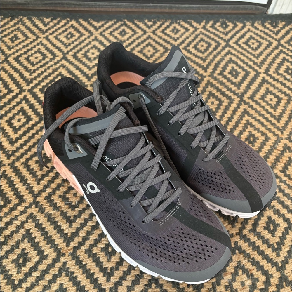 Women’s On Cloud Flow Sneaker